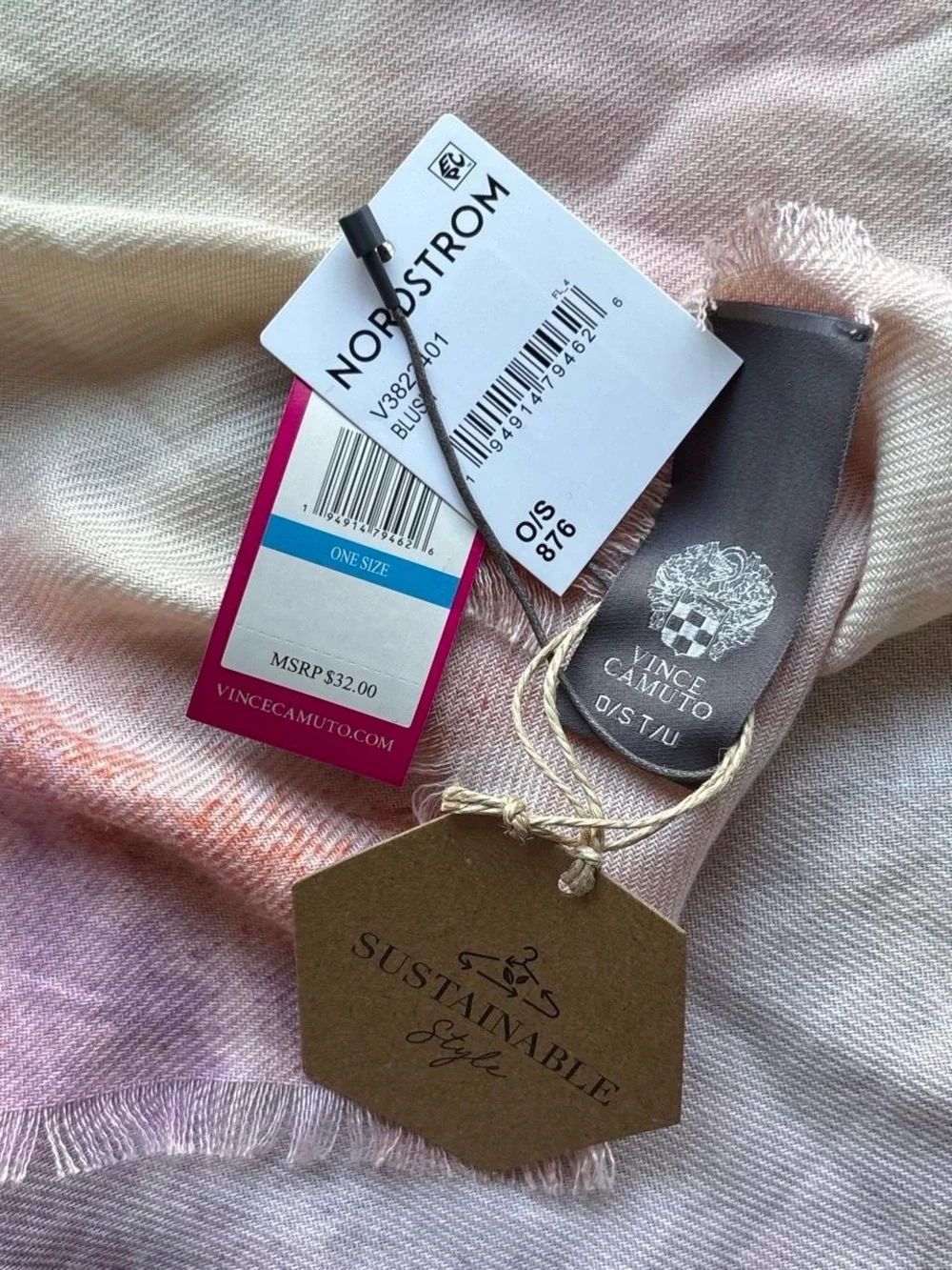 ✨Vince Camuto pink and white tie-dye scarf with frayed edges, size S✨